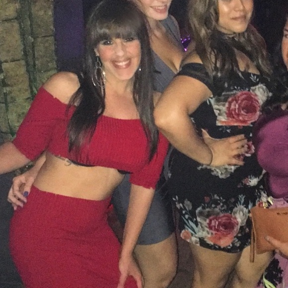 Bebe matching red skirt and crop top set - Picture 3 of 3